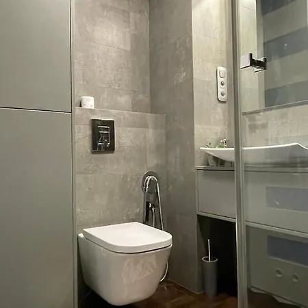 Z Tarasem Przy Parku * وارسو