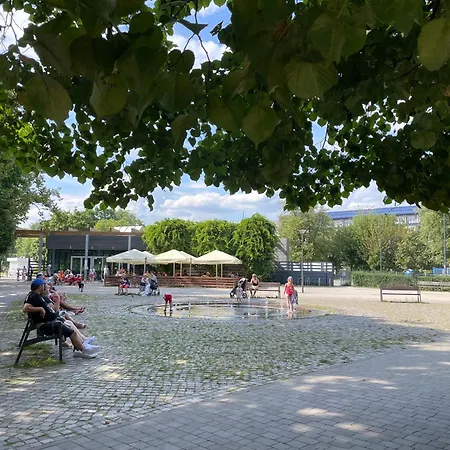 Z Tarasem Przy Parku * وارسو